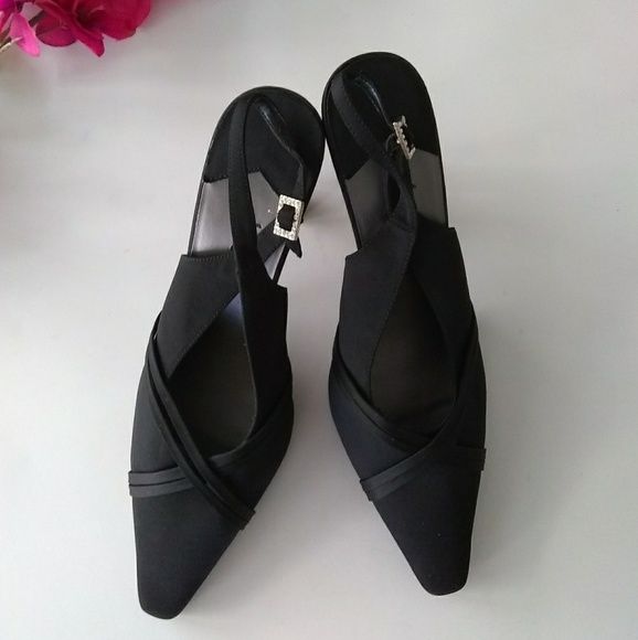 Dress Barn Shoes - NWOT Black Pointed Toe Kitten Heels Size 7